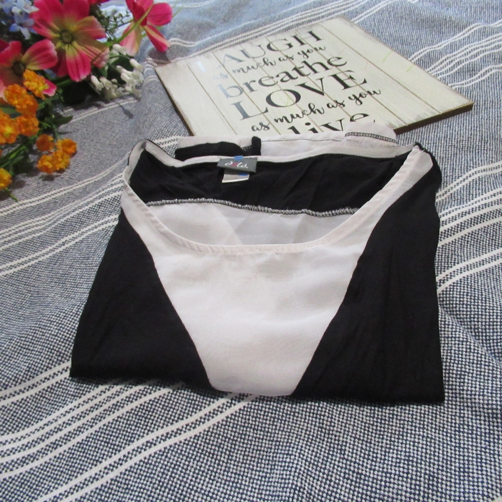 Large blouse - Picture 2 of 5